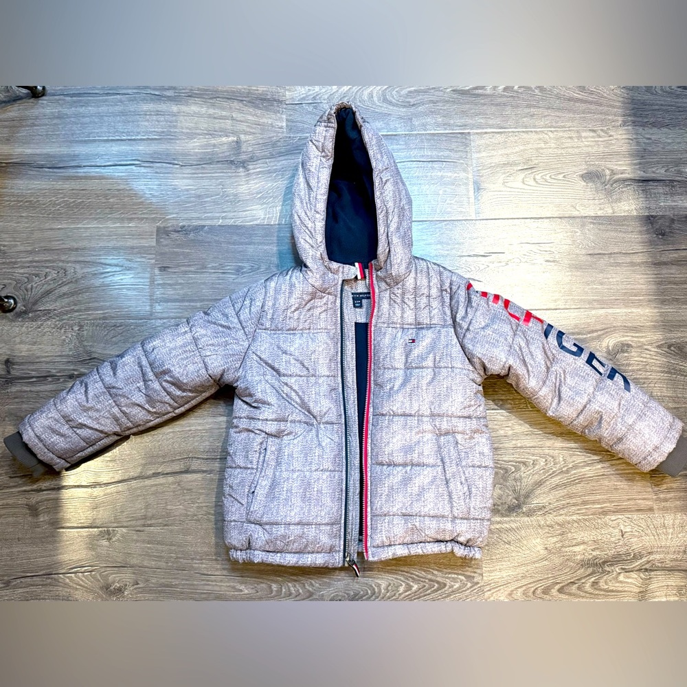 EUC Tommy Hilfiger hooded puffy coat- size 7/8 kids